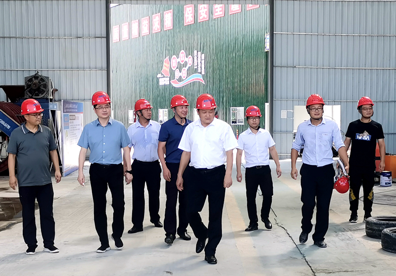 淮南市交通運(yùn)輸局黨組書記、局長(zhǎng)李輝到S16合周壽縣預(yù)制標(biāo)檢查指導(dǎo) - 副本