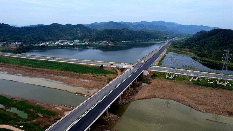 【路橋“競”行時】G530查橋至牛磯段:用心用力加速“皖贛”交通互聯2