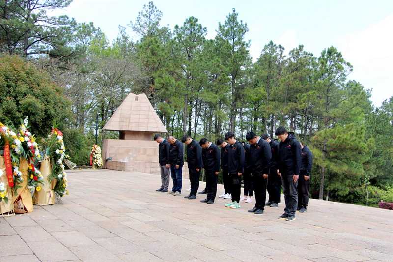 池州片區項目黨支部聯合開展“清明祭英烈，奮進向未來”主題黨日活動 (2)