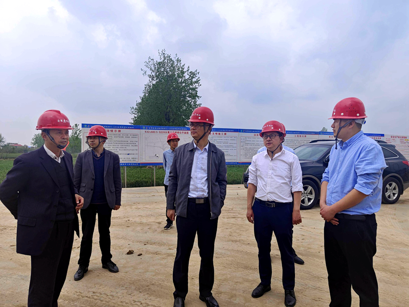 公司黨委副書記,工會主席王勝利到合周高速04標指導工作并慰問一線員工2